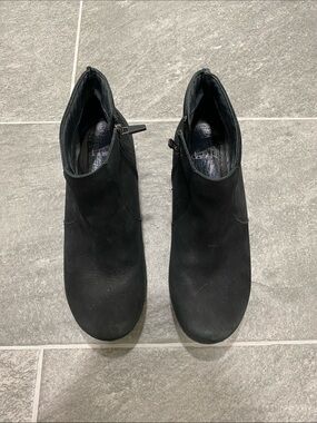Dansko Black Suede Leather Ankle Booties size 38